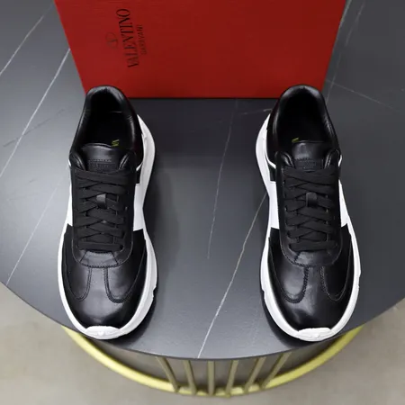 ヴァレンティノ スニーカー