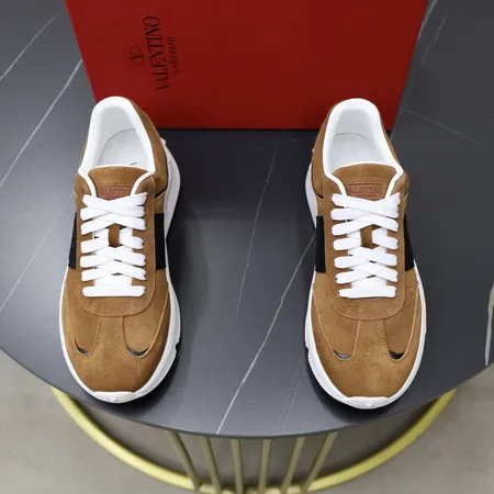 ヴァレンティノ スニーカー