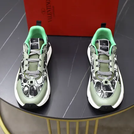 ヴァレンティノ スニーカー