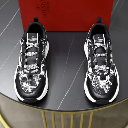 ヴァレンティノ スニーカー