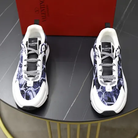 ヴァレンティノ スニーカー