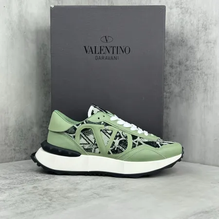 ヴァレンティノ スニーカー