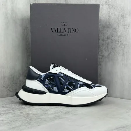 ヴァレンティノ スニーカー