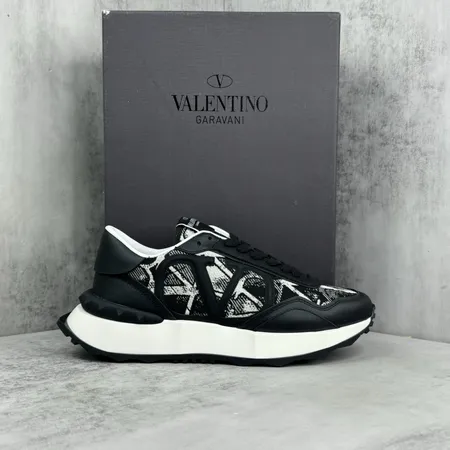 ヴァレンティノ スニーカー