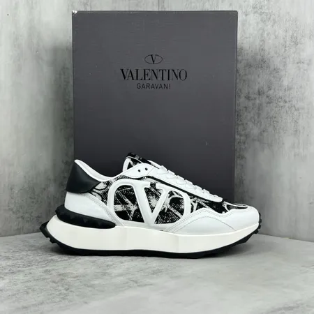 ヴァレンティノ スニーカー