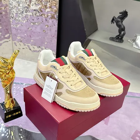 グッチ カジュアルシューズ