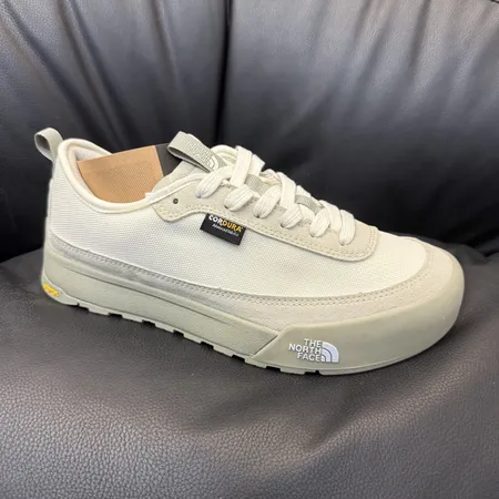 ノースフェイス スニーカー
