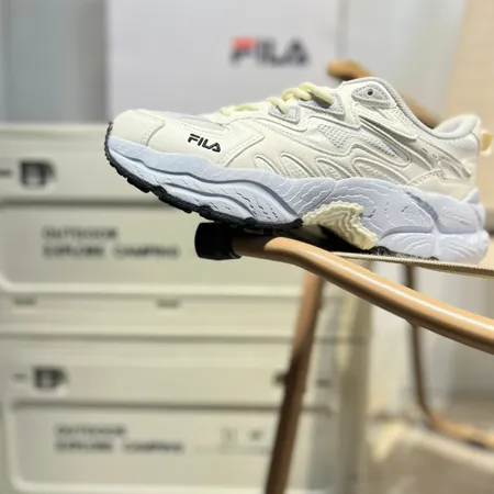 フィラ スニーカー