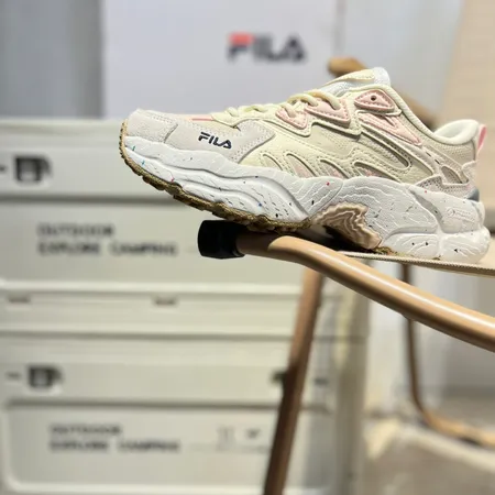 フィラ スニーカー