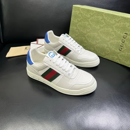 グッチ カジュアルシューズ