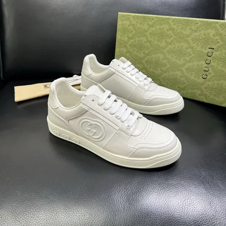 グッチ カジュアルシューズ