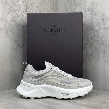 ヴァレンティノ スニーカー