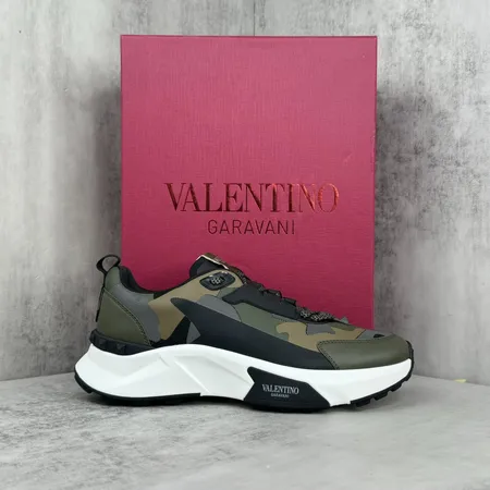 ヴァレンティノ スニーカー