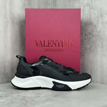 ヴァレンティノ スニーカー