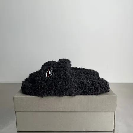 バレンシアガ スリッパ