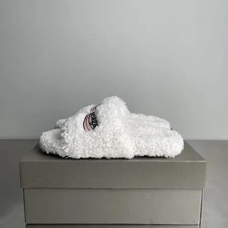 バレンシアガ スリッパ