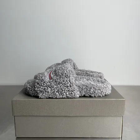 バレンシアガ スリッパ