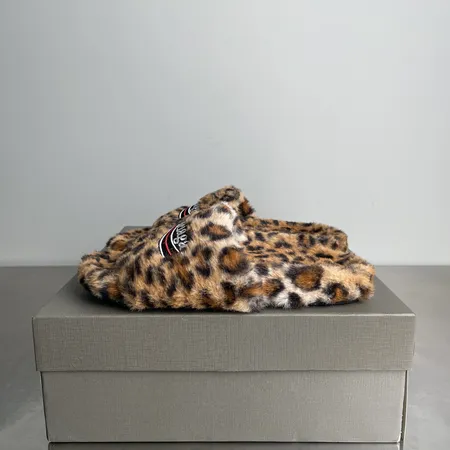 バレンシアガ スリッパ