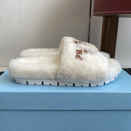 プラダ スリッパ
