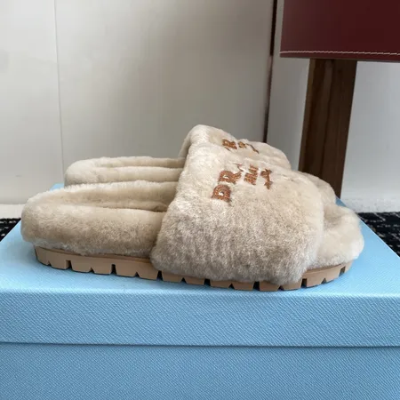 プラダ スリッパ