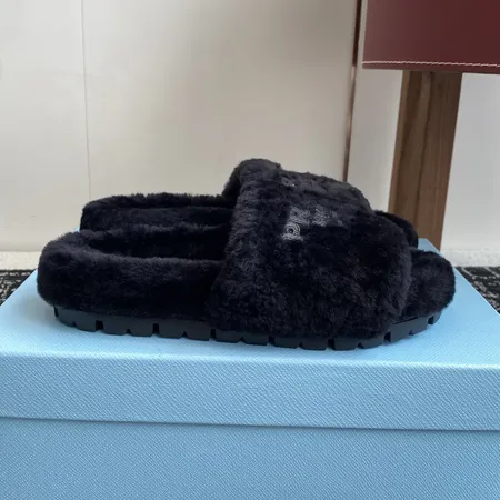 プラダ スリッパ