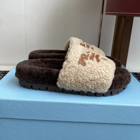 プラダ スリッパ