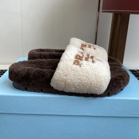 プラダ スリッパ