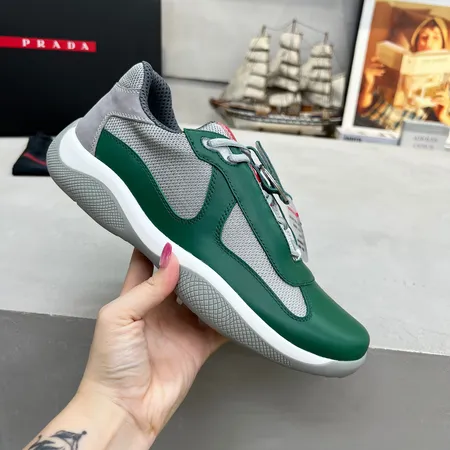 プラダ スニーカー