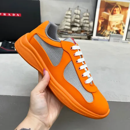 プラダ スニーカー