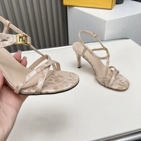 フェンディ サンダル