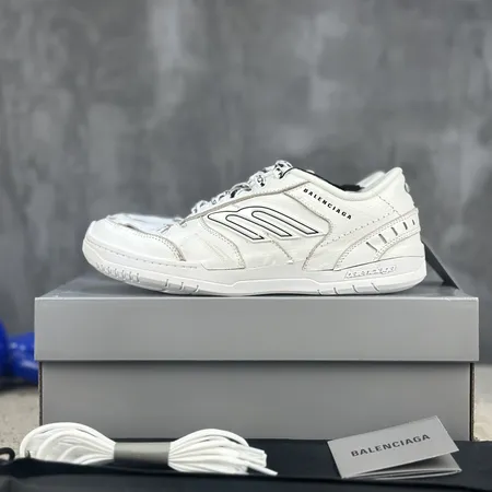 バレンシアガ カジュアルシューズ