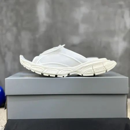 バレンシアガ スリッパ