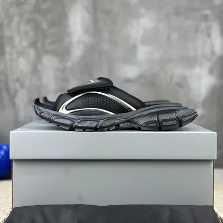 バレンシアガ スリッパ