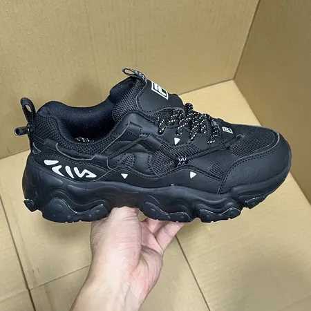 フィラ スニーカー