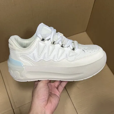 フィラ スニーカー