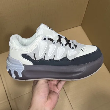 フィラ スニーカー