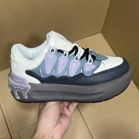 フィラ スニーカー