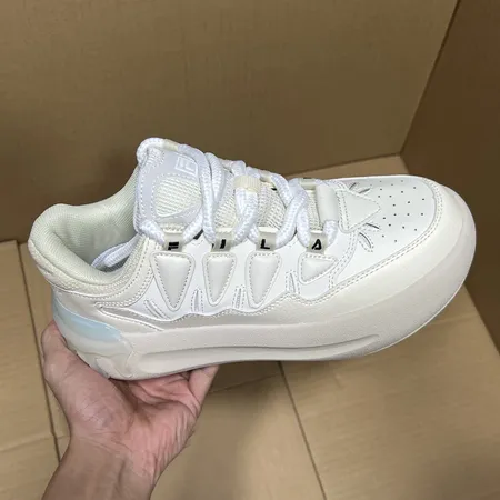 フィラ スニーカー