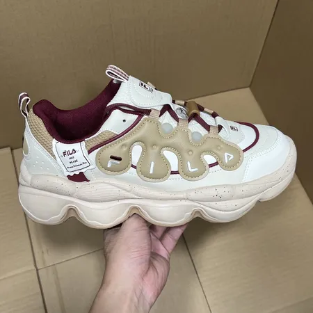 フィラ スニーカー