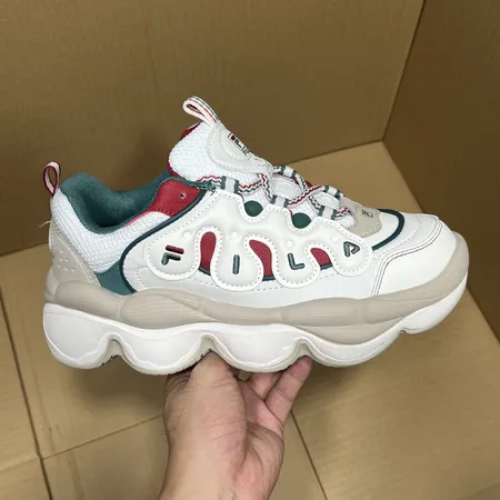 フィラ スニーカー
