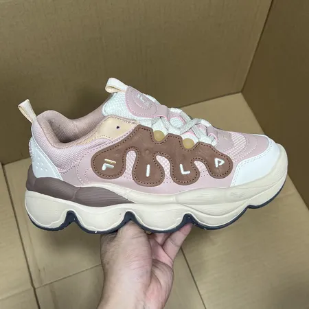 フィラ スニーカー