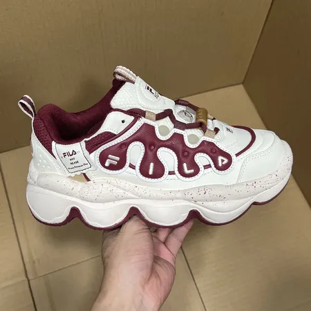 フィラ スニーカー