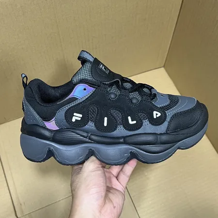 フィラ スニーカー