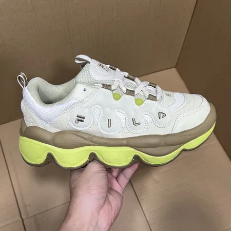 フィラ スニーカー