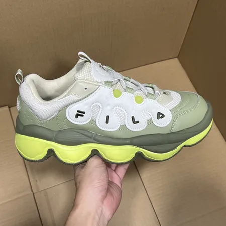 フィラ スニーカー