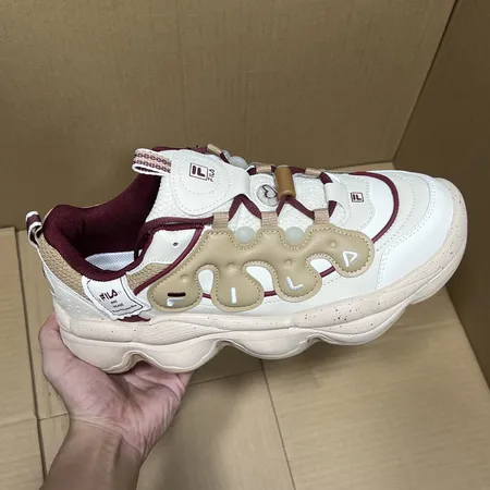 フィラ スニーカー