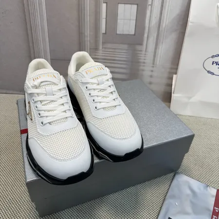 プラダ スニーカー