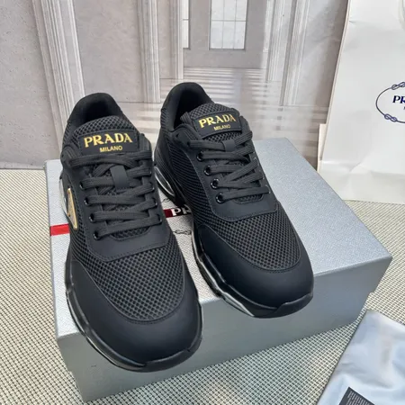 プラダ スニーカー