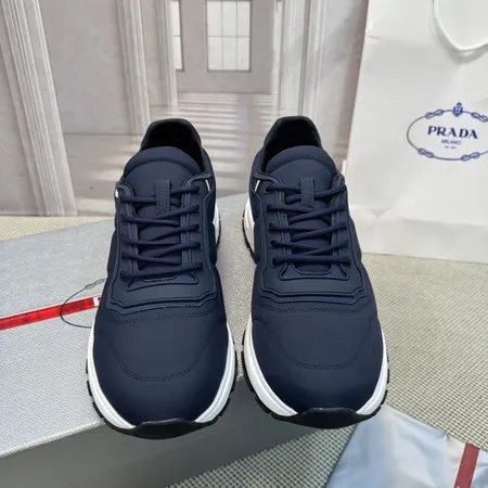 プラダ スニーカー