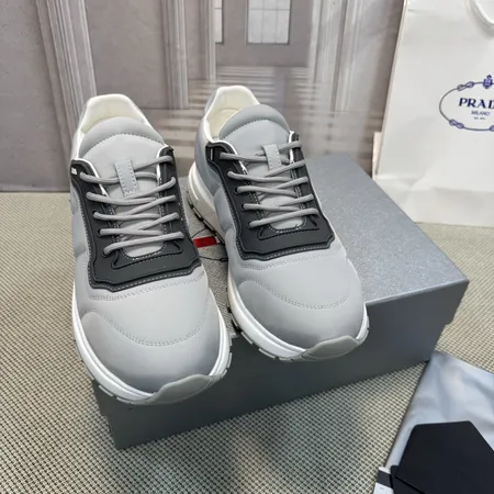 プラダ スニーカー